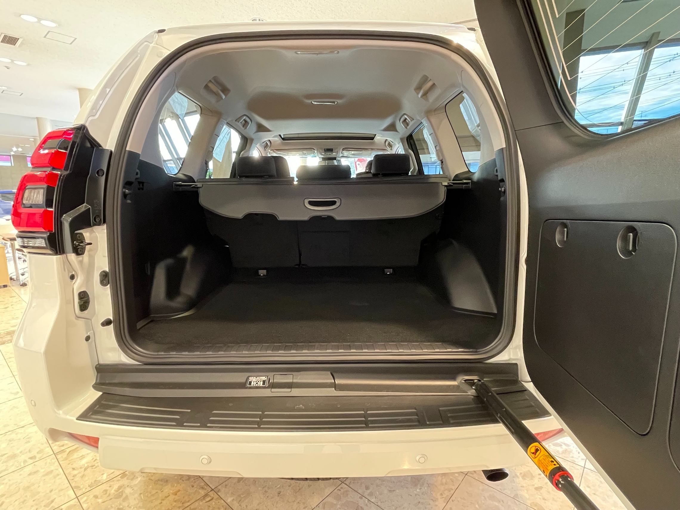 最強な車が展示車に